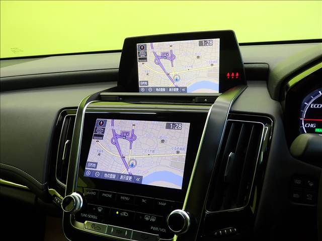 CROWN sedan hybrid