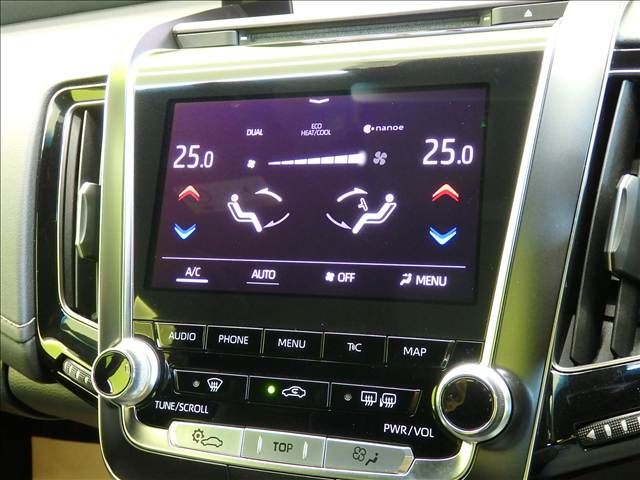 CROWN sedan hybrid