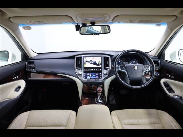 CROWN sedan hybrid
