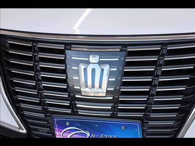 CROWN sedan hybrid