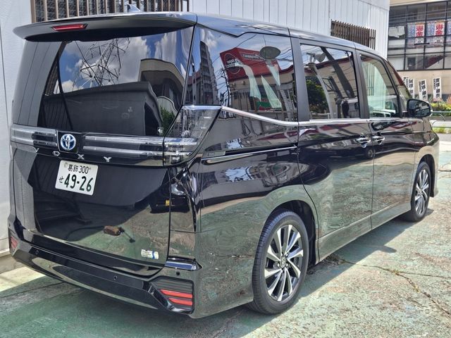 VOXY HYBRID