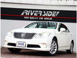 CROWN sedan