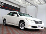 CROWN sedan