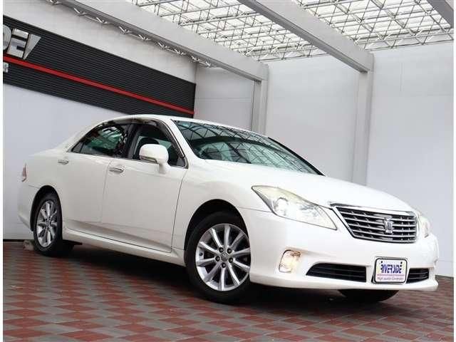 CROWN sedan
