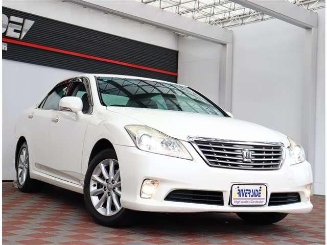 CROWN sedan