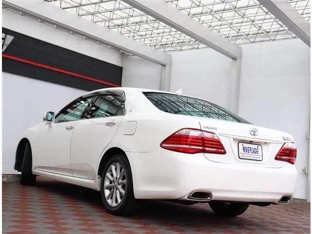 CROWN sedan