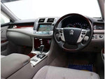 CROWN sedan