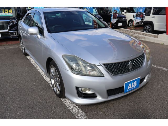 CROWN sedan