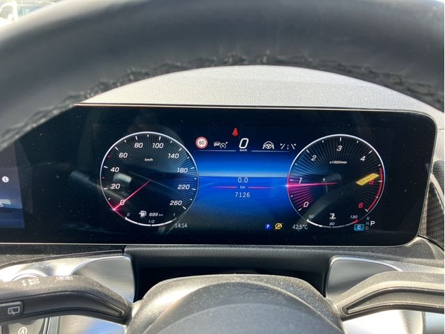 MERCEDES BENZ GLB