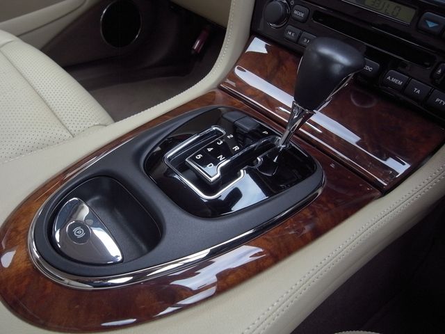JAGUAR XJseries sedan