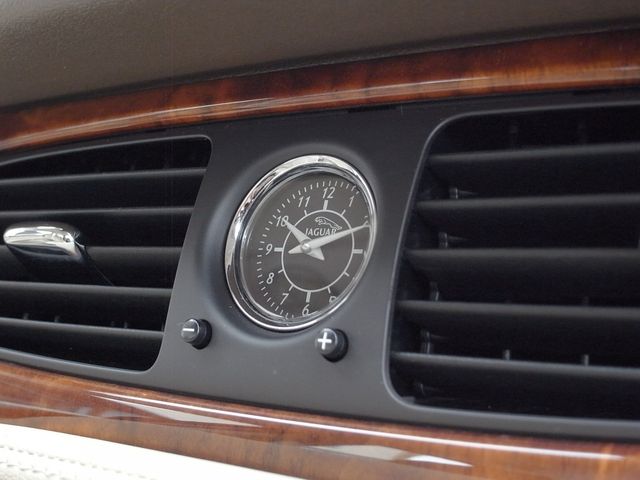 JAGUAR XJseries sedan