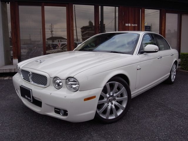 JAGUAR XJseries sedan