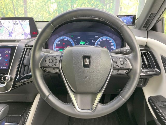 CROWN sedan hybrid