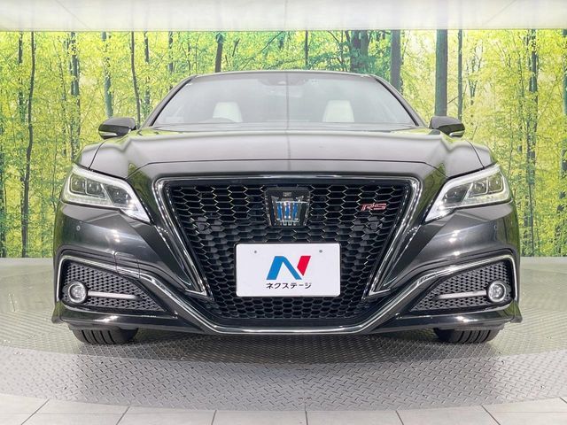 CROWN sedan hybrid