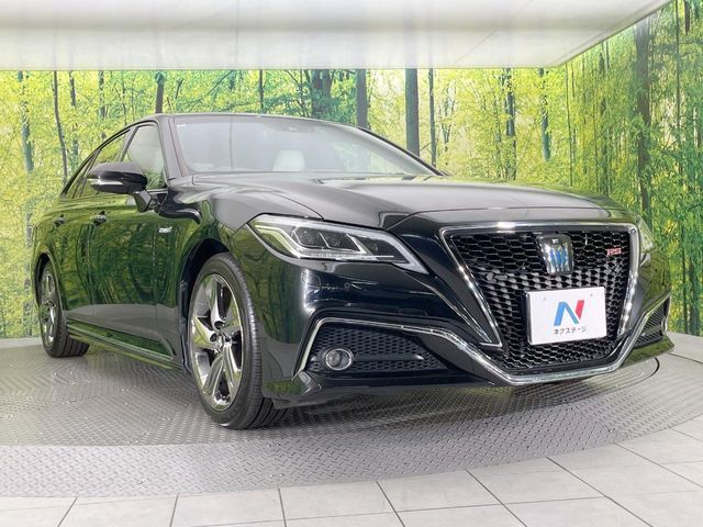 CROWN sedan hybrid