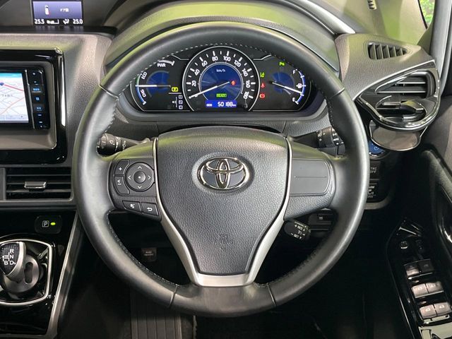 VOXY HYBRID