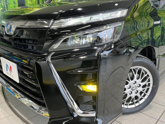 VOXY HYBRID