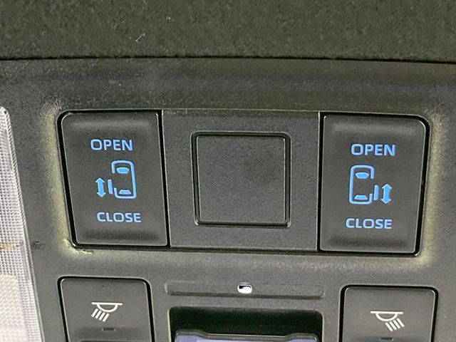 VOXY HYBRID 4WD