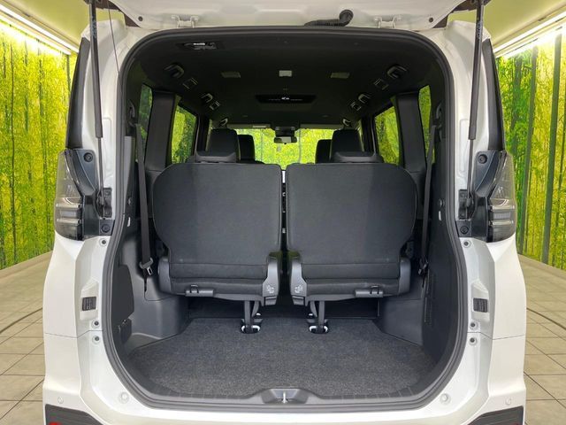 VOXY HYBRID 4WD
