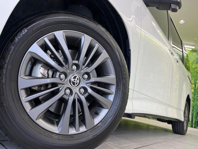 VOXY HYBRID 4WD