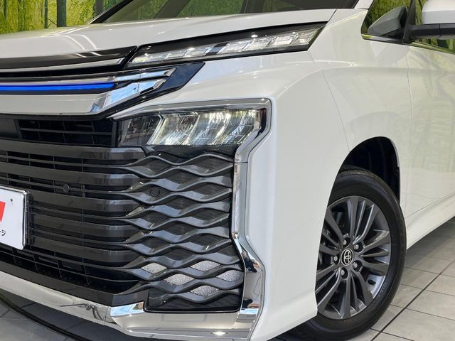 VOXY HYBRID 4WD