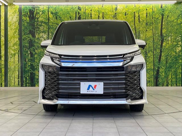 VOXY HYBRID 4WD
