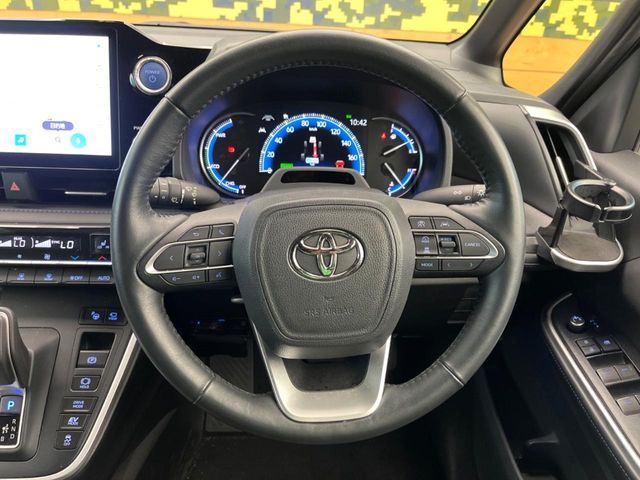 VOXY HYBRID