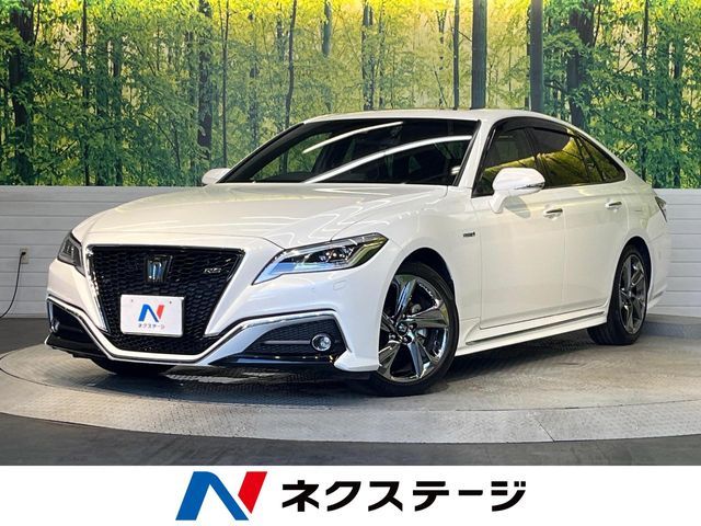 CROWN sedan hybrid