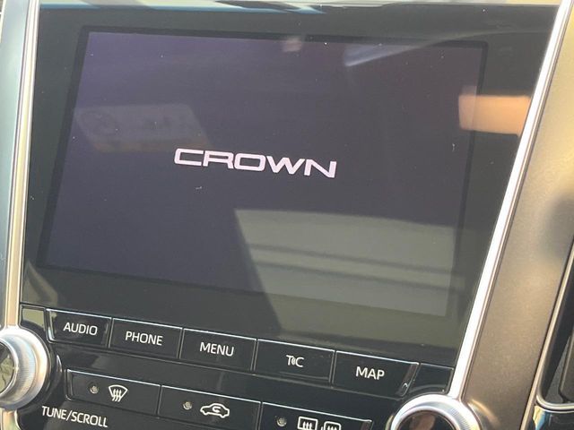 CROWN sedan hybrid