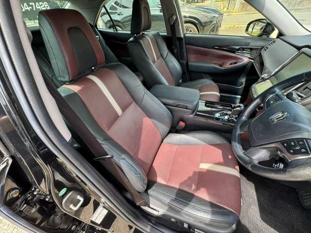 CROWN sedan hybrid