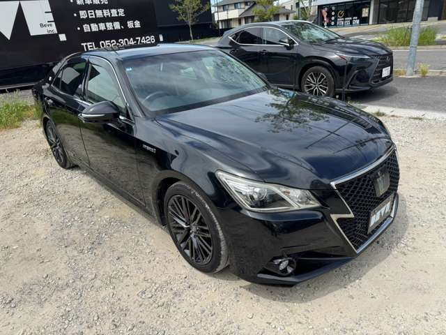 CROWN sedan hybrid