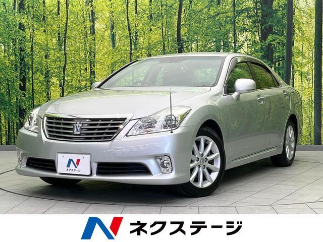 CROWN sedan