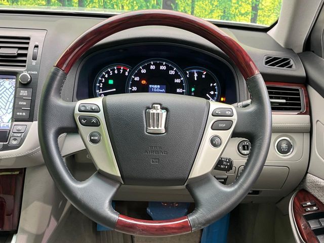 CROWN sedan