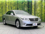 CROWN sedan