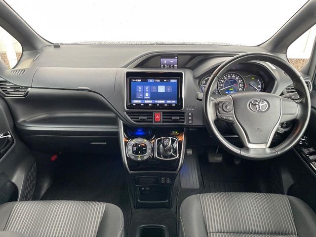 VOXY HYBRID