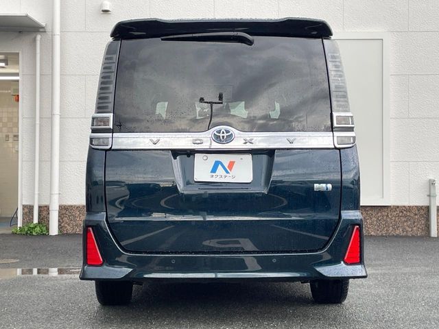 VOXY HYBRID