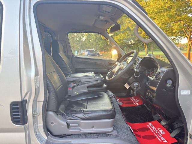 CARAVAN van 4WD
