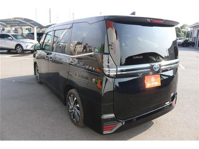 VOXY HYBRID
