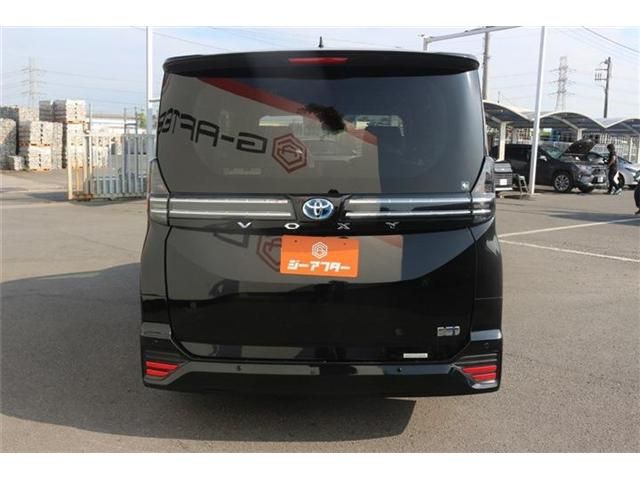 VOXY HYBRID