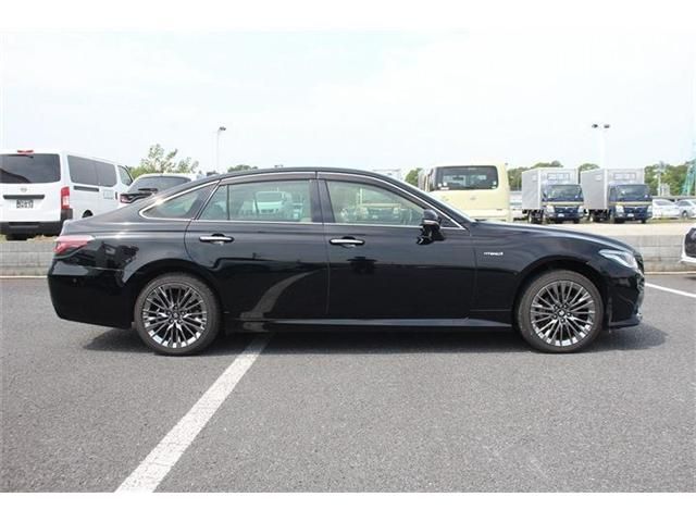 CROWN sedan hybrid 4WD