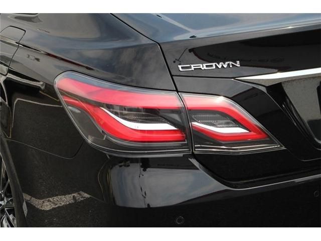 CROWN sedan hybrid 4WD