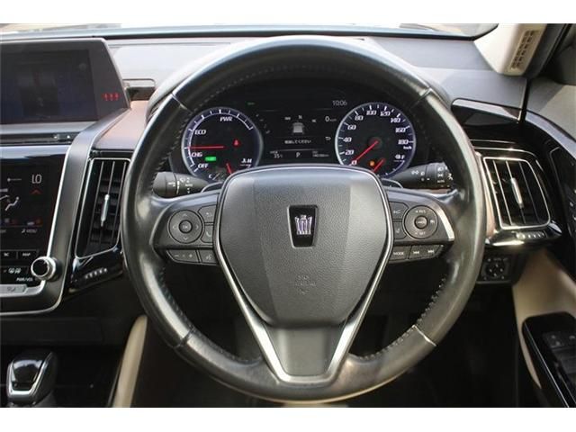 CROWN sedan hybrid 4WD