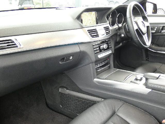 MERCEDES BENZ E class sedan