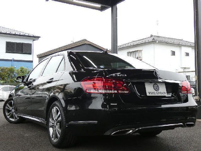 MERCEDES BENZ E class sedan