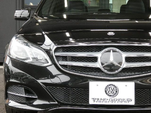 MERCEDES BENZ E class sedan
