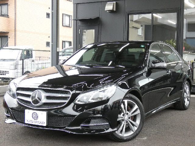 MERCEDES BENZ E class sedan