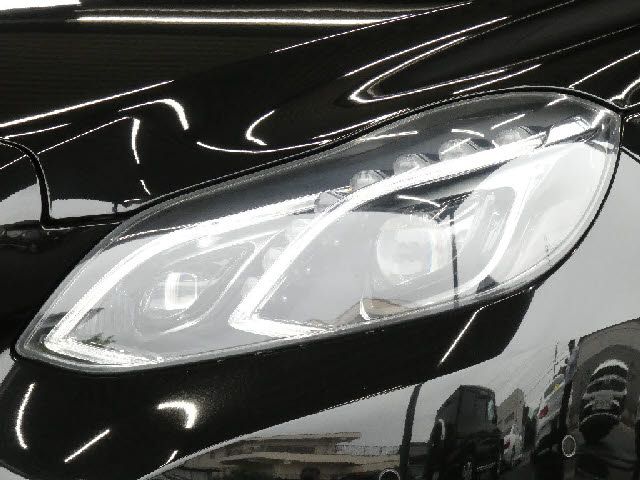 MERCEDES BENZ E class sedan