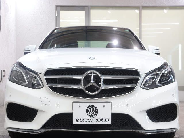 MERCEDES BENZ E class sedan