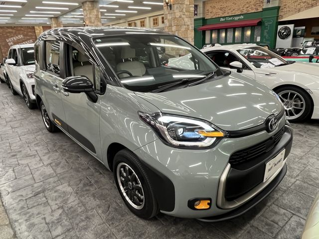 SIENTA HYBRID