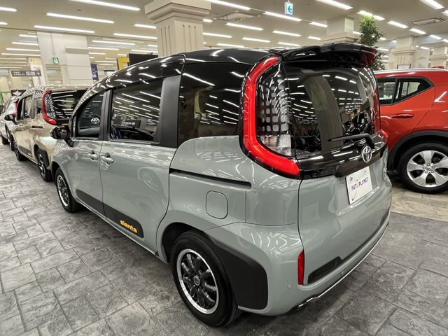 SIENTA HYBRID
